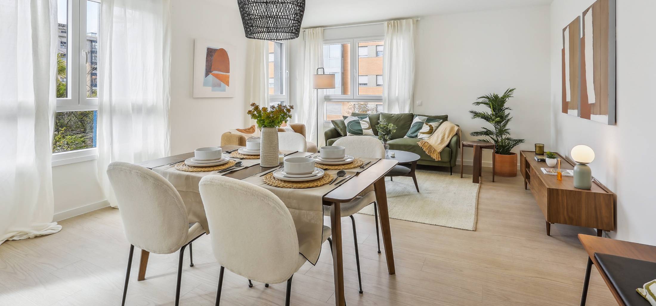 Salón amplio y luminoso de 3 habitaciones en alquiler en Nuve, Ensanche de Vallecas