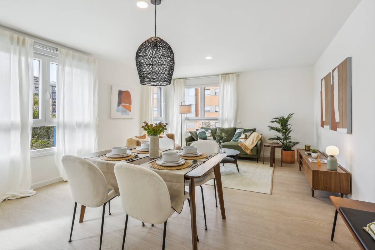 Salón amplio y luminoso de 3 habitaciones en alquiler en Nuve, Ensanche de Vallecas